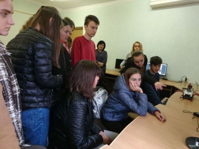 Програмуємо роботiв разом!